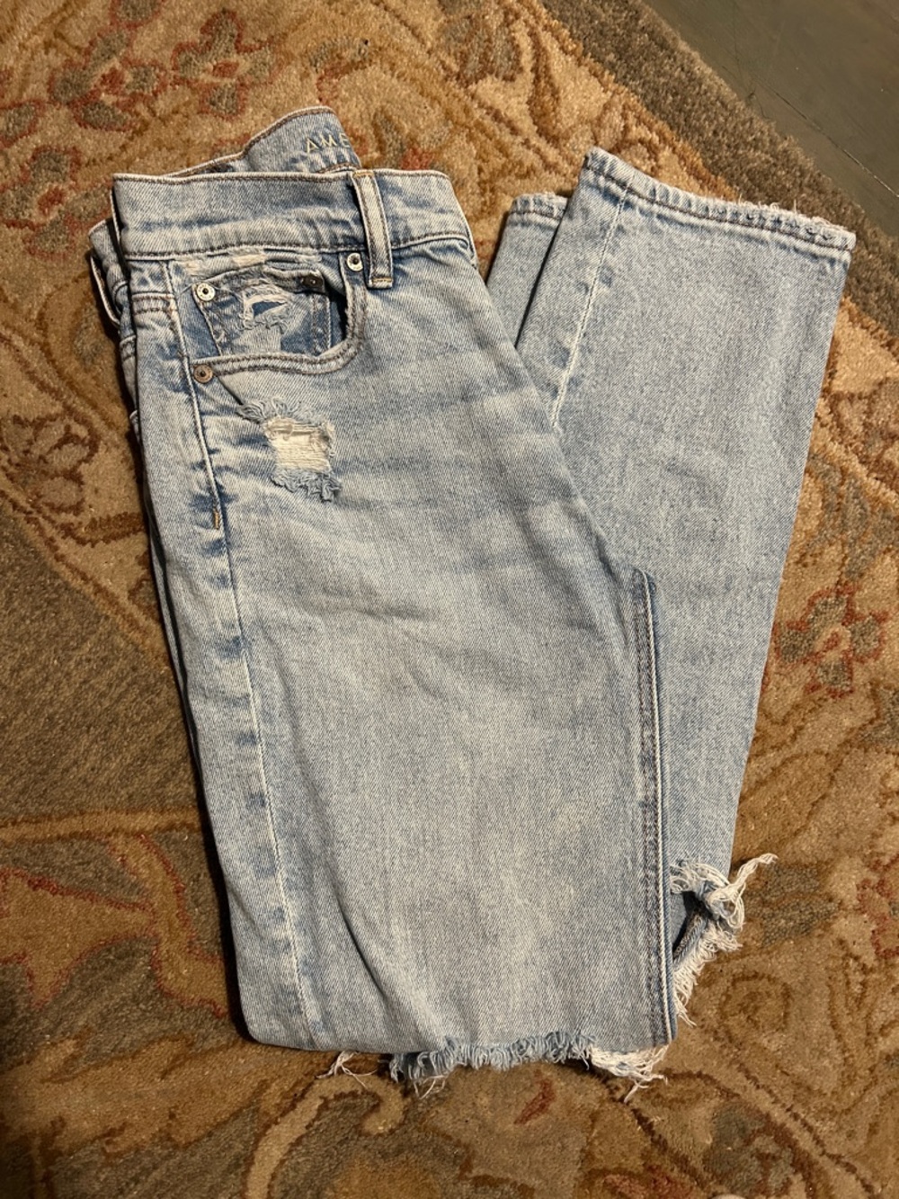 America Eagle Distressed Women’s Jeans